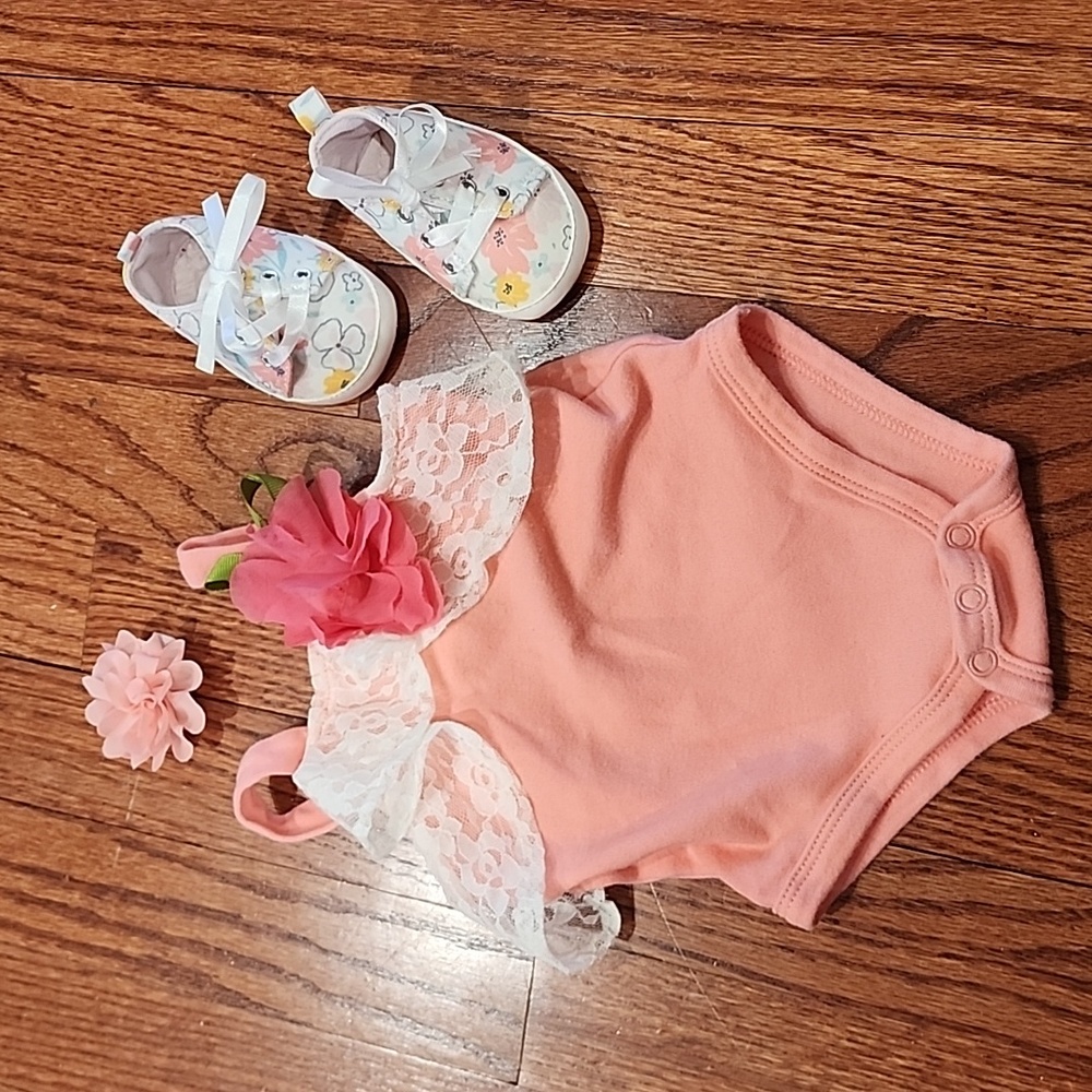Little Lass Baby peach floral onesie,floral clip and sneakers. 0 to 3 months.
